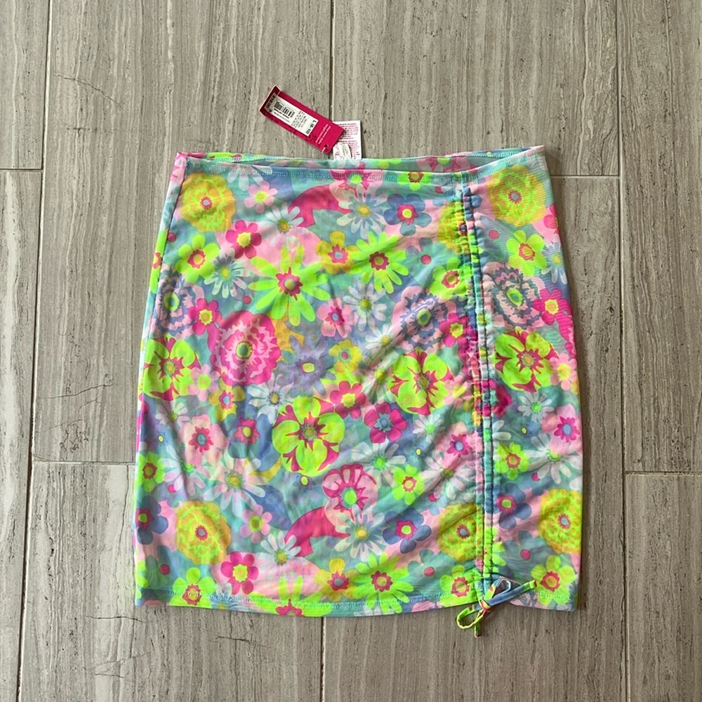 Women’s NWT mesh floral swim cover up skirt 👙